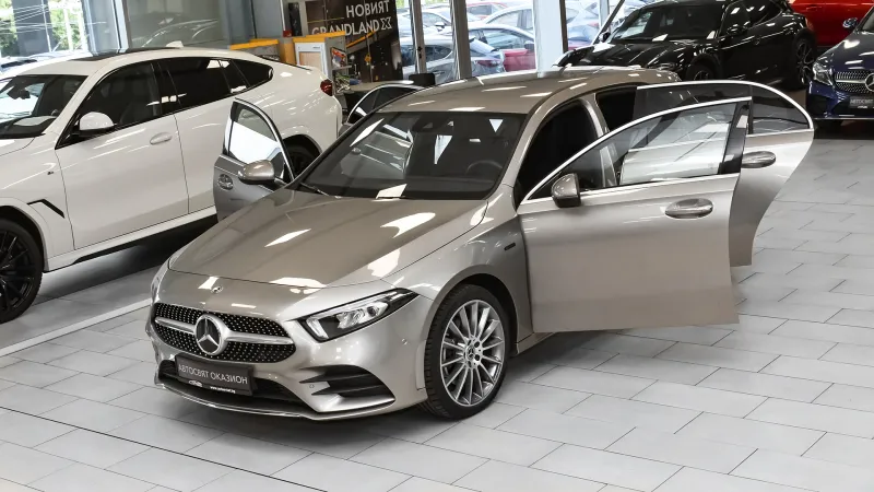 Mercedes-Benz A 250 e EQ Power AMG Line Image 1