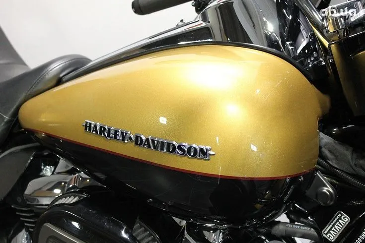 Harley-Davidson FLHTK Image 8